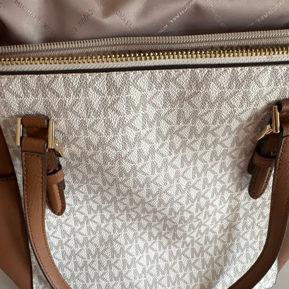 Michael Kors Tan and White Tote Bag - Picture 3 of 15